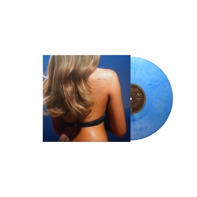 Disco de vinil azul com capa mostrando mulher de costas com cabelo loiro e cinta preta