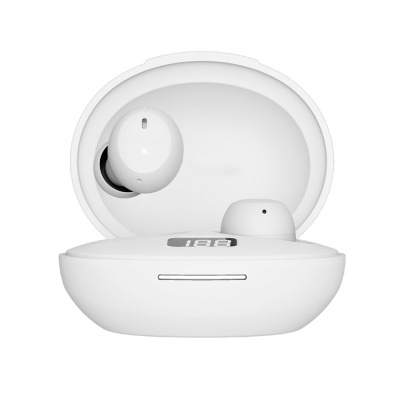 Auriculares sem fios brancos dentro de estojo de carregamento branco com visor digital