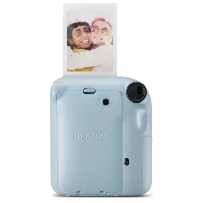 Câmara instantânea azul claro Instax a imprimir fotografia polaroid