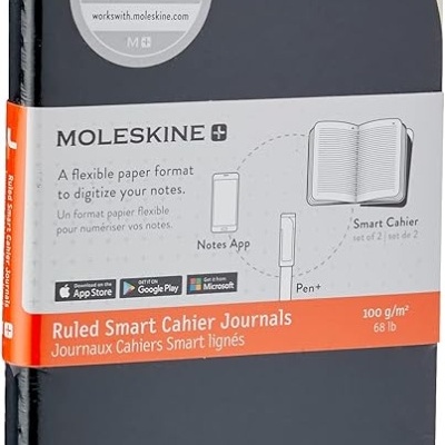 Caderno Moleskine Smart Cahier cinzento com faixa branca e laranja e texto informativo