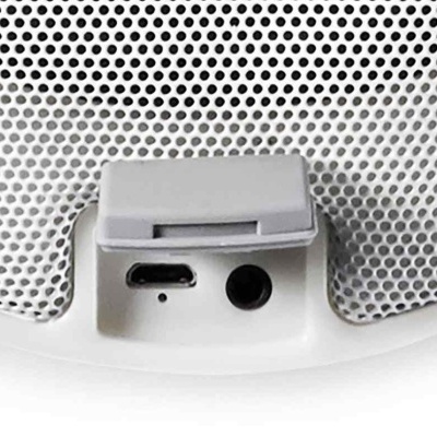 Colmeia branca com porta USB-C e entrada de áudio 3,5 mm