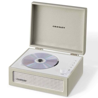 Leitor de CD Crosley bege com tampa aberta e CD