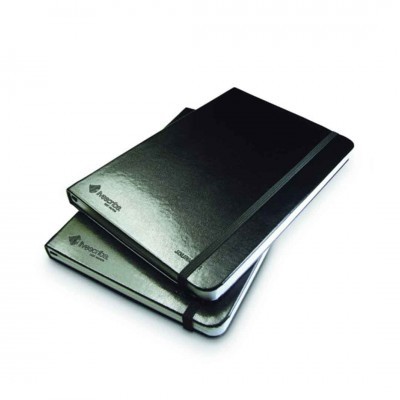 Dois cadernos pretos com capa rígida e elástico para fechar