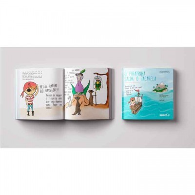 Livro infantil com capa azul e páginas abertas com ilustrações de pirata e animais