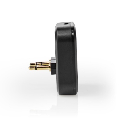 Adaptador preto com conector de áudio dourado de 3,5 mm