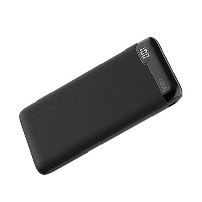 Power bank preto com display digital a mostrar 100% de carga