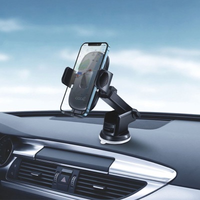 Suporte para smartphone em plástico preto montado no tablier de um carro com telemóvel
