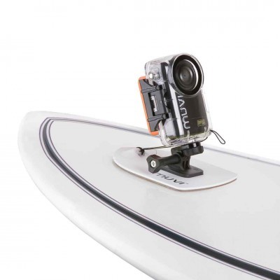 Câmara de ação preta com caixa protetora transparente numa prancha de surf branca com linhas pretas