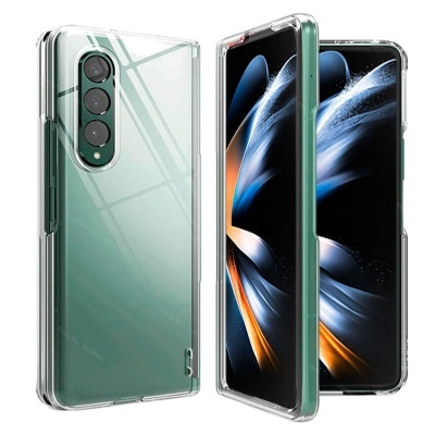 Smartphone verde com capa transparente e ecrã ligado com padrão abstrato.