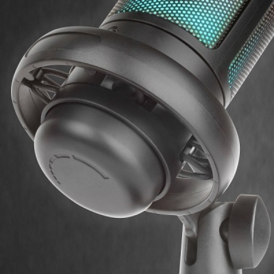 Microfone preto com grelha verde-azulada e suporte ajustável