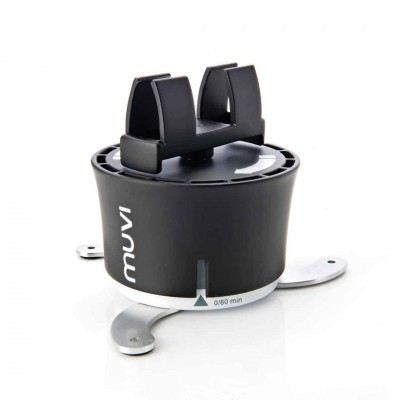 Suporte preto para câmara com base metálica prateada e texto 'muvi'