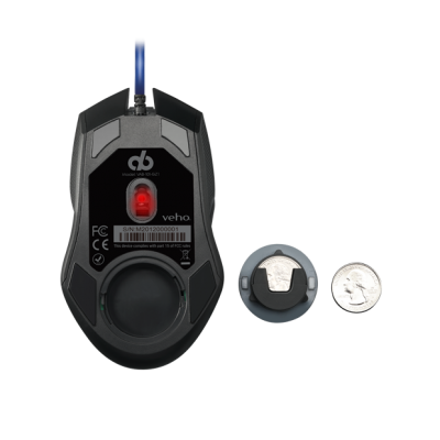 Rato de computador preto Veho com cabo azul e sensor óptico vermelho, adaptador de bateria e moeda ao lado