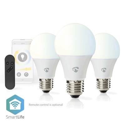 Três lâmpadas LED, smartphone com app de controlo de luz, comando remoto e logótipo SmartLife