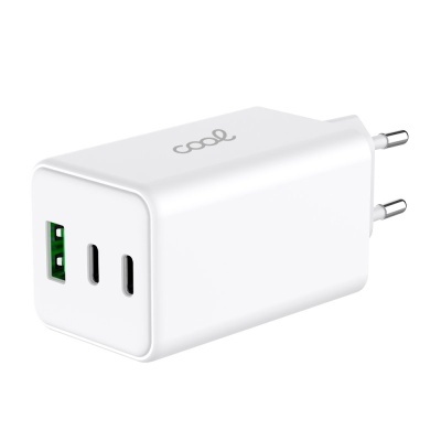 Carregador branco com portas USB-C e USB-A