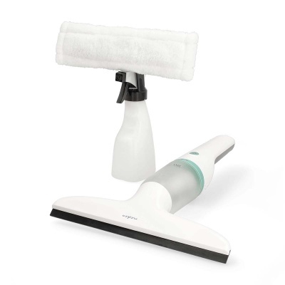 Conjunto de limpeza com aspirador portátil branco e frasco spray com aplicador e manga de tecido branco