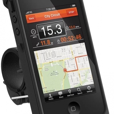 Suporte para smartphone preto com aplicação de percurso ativa no ecrã