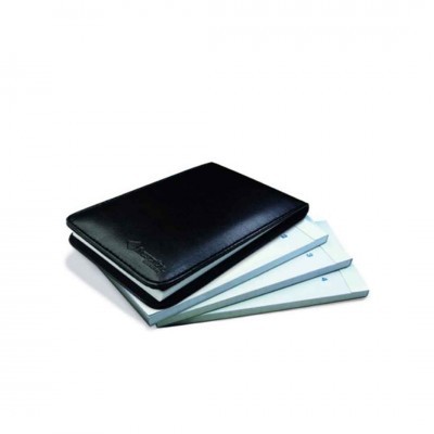 Carteira preta em pele com folhas de papel branco por baixo