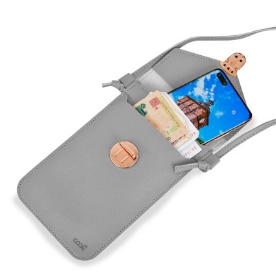 Bolsa cinzenta de ombro aberta com fecho metálico e telemóvel dentro