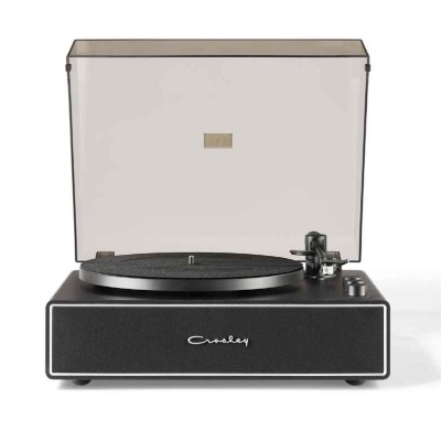 Gira-discos preto Crosley com capa transparente e prato de vinil
