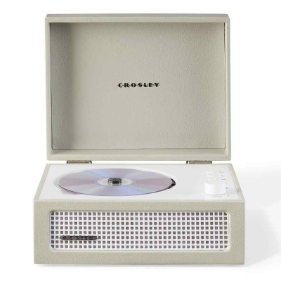 Gira-discos portátil bege claro com tampa aberta e CD no prato