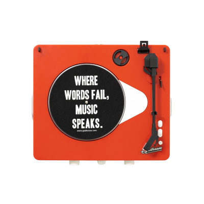 Toca-discos portátil laranja com texto branco no prato preto