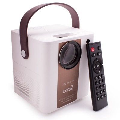 Projetor LED branco com alça castanha e comando remoto preto