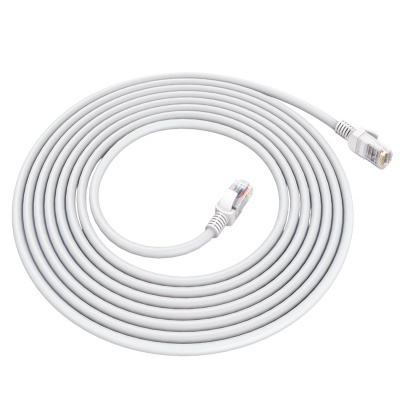 Cabo de rede Ethernet branco com conectores RJ45