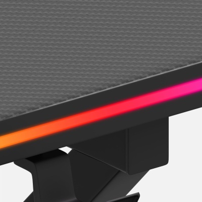 Tampo preto com textura geométrica e barra luminosa colorida num suporte metálico