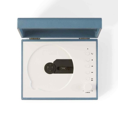 Gira-discos portátil branco com tampa azul aberta