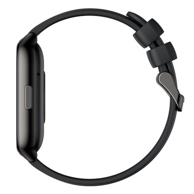 Relógio inteligente preto visto de lado com bracelete de silicone