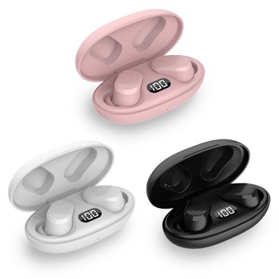 Auriculares sem fios em estojo de carregamento nas cores rosa, branco e preto com display digital