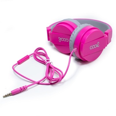 Auriculares de cabeça rosa com palavra 'cool' e cabo ligado em fundo branco