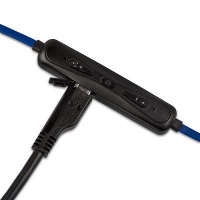 Comando preto com botões, cabos azul e preto conectados