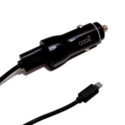 Carregador de carro preto com cabo e conector Lightning
