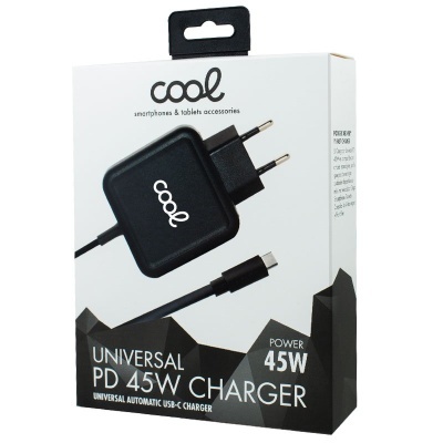 Carregador universal preto USB-C 45W da marca Cool em embalagem branca e preta.
