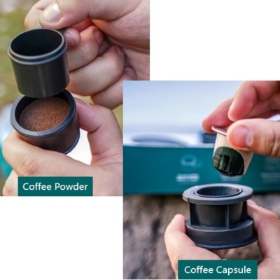 Porta-cápsulas de café preto com pó de café e cápsula de café