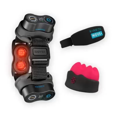 Dispositivos KINEON MOVE+ pretos e acessórios em silicone preto e vermelho em fundo branco