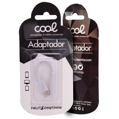 Adaptador branco em embalagem preta da marca Cool para smartphones e tablets