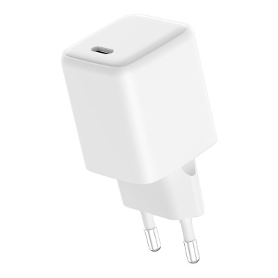 Carregador de parede branco com porta USB-C e pinos europeus