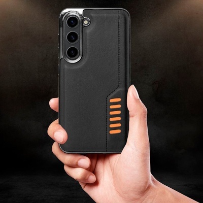 Capa preta para smartphone com linhas laranjas em relevo