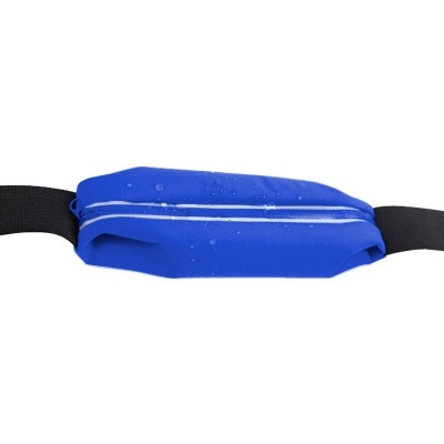 Cinto desportivo azul com fecho de correr branco e alça preta ajustável