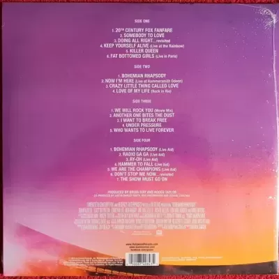 Capa traseira de vinil com lista de faixas em branco sobre gradiente roxo-laranja