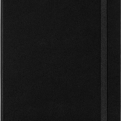 Caderno preto com fecho elástico e marcador de fita