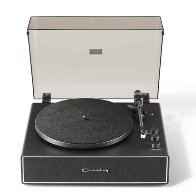 Toca-discos preto Crosley com capa transparente