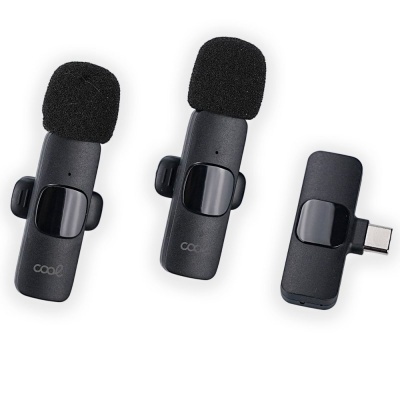 Três microfones sem fio pretos com espumas protetoras e conector USB-C
