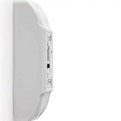 Dispositivo eletrónico branco com painel lateral e texto técnico