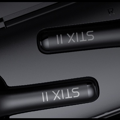 Auscultadores sem fios pretos com texto STIX II dentro de estojo preto