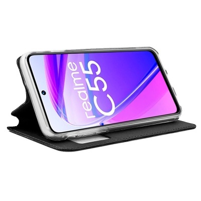 Smartphone realme C55 com capa protetora preta em posição horizontal