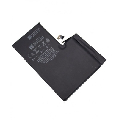 Bateria preta retangular com texto e conectores em fundo branco