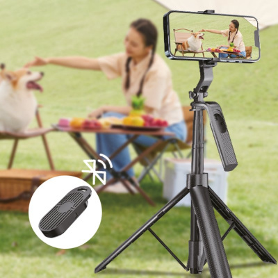 Suporte smartphone tripé com controlo Bluetooth em cenário exterior verde